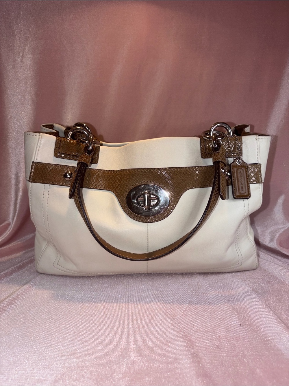 Vintage Authentic Coach Penelope Carryall White Leather Snake Trim F16531